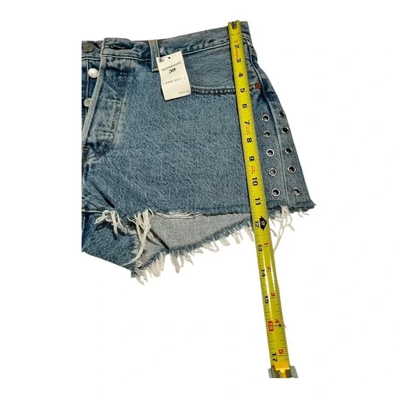 NWT Levi's 501 Denim‎ Shorts Women's 30 Light Wash Frayed Hem Classic Style - Picture 9 of 14